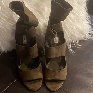 STEVE MADDEN OPEN TOE SHOE!